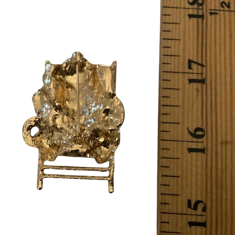 Christmas Santa Claus Beach Chair Rhinestone Enamel Brooch Pin Gold Tone 2 Inch - Picture 3 of 4